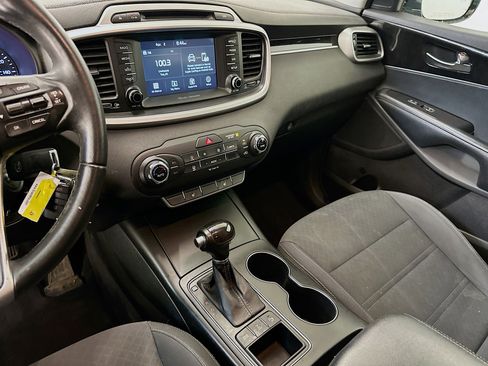 Used 2017 Kia Sorento LX w/ LX Convenience Package image 25