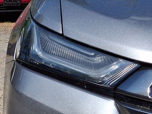 Used 2023 Chevrolet Traverse RS w/ LPO, Floor Liner Package AWD/4WD image 9