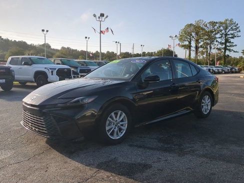 Used 2025 Toyota Camry LE image 8