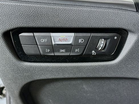 Used 2025 BMW 330i xDrive Sedan w/ Convenience Package image 17