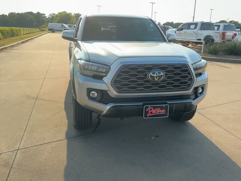 Used 2022 Toyota Tacoma TRD Off-Road image 3