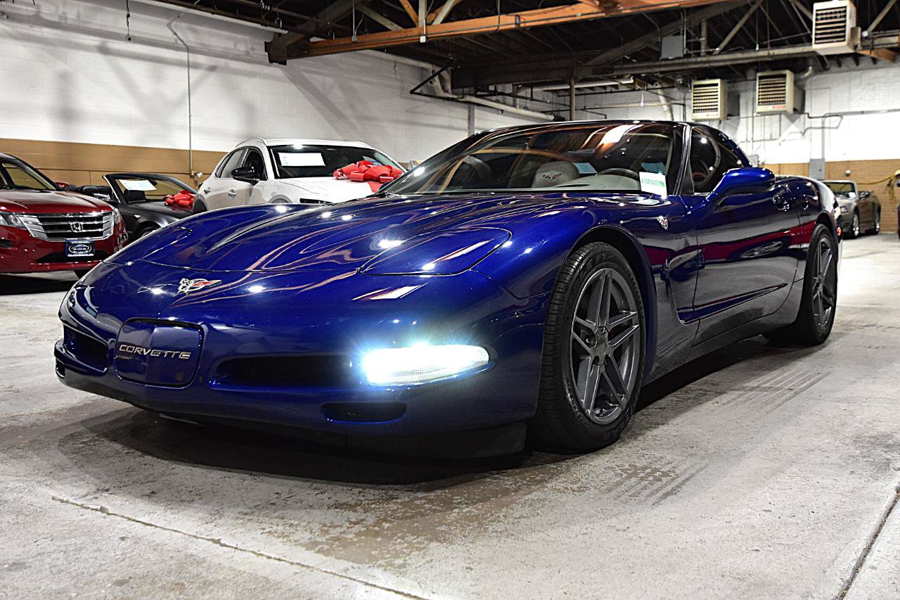Used 2004 Chevrolet Corvette Coupe w/ Preferred Equipment Group RWD image 5