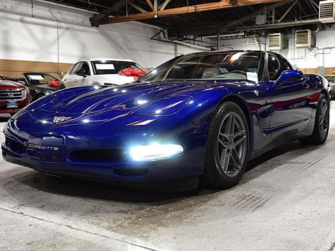 Used 2004 Chevrolet Corvette Coupe w/ Preferred Equipment Group RWD image 5