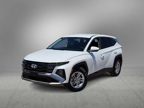 Used 2026 Hyundai Tucson SE FWD image 1