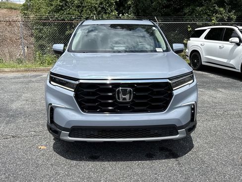 Used 2024 Honda Pilot Touring image 2