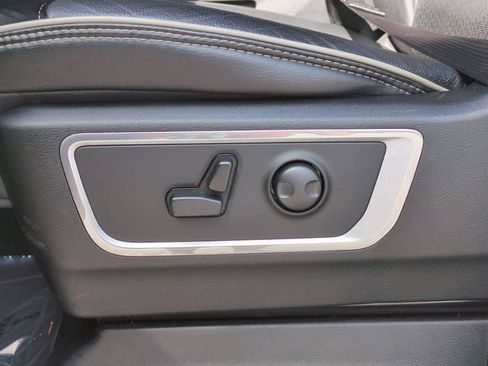 Used 2023 RAM 1500 Laramie AWD/4WD image 13