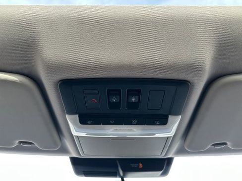 Used 2023 Mitsubishi Outlander SE image 28