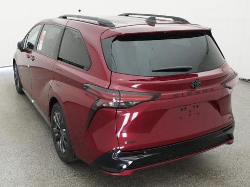 New 2026 Toyota Sienna XSE FWD image 5