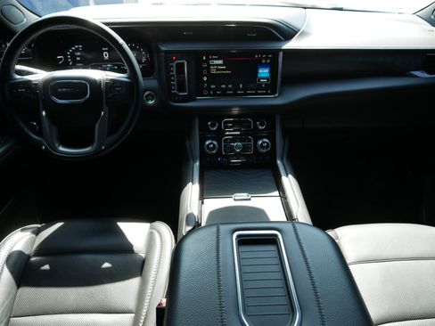 Used 2023 GMC Yukon Denali AWD/4WD image 10