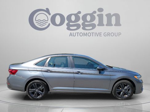 Used 2022 Volkswagen Jetta SE FWD image 4