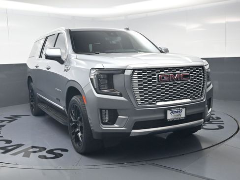 Used 2024 GMC Yukon XL Denali w/ Advanced Technology Package AWD/4WD image 3
