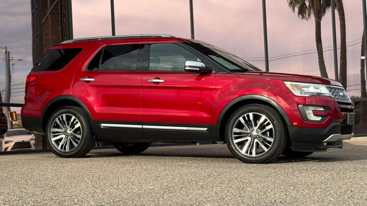 Used 2017 Ford Explorer Platinum AWD/4WD image 16