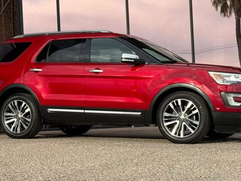 Used 2017 Ford Explorer Platinum AWD/4WD image 16