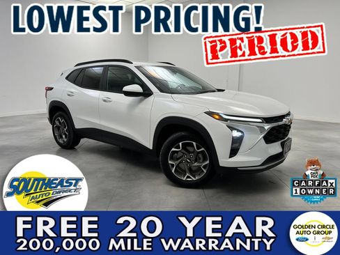 Used 2025 Chevrolet Trax LT FWD image 1