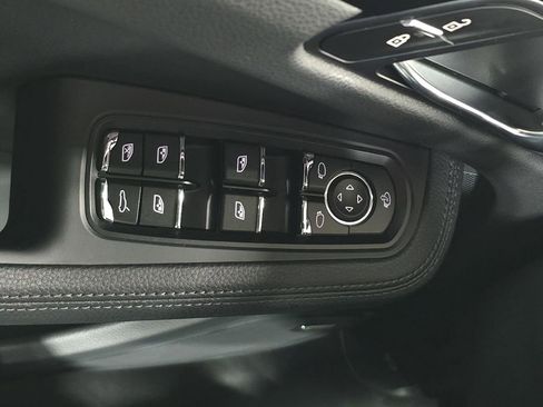 Certified 2026 Porsche Macan AWD/4WD image 21