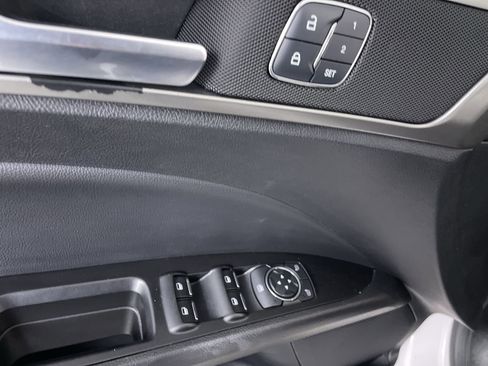 Used 2018 Ford Fusion SE w/ Fusion SE Technology Package image 11