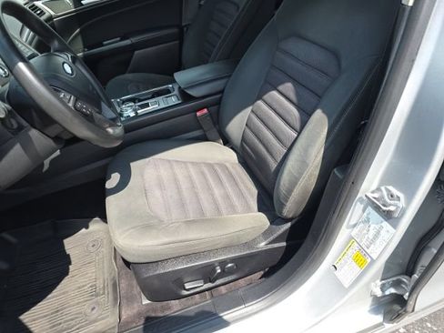 Used 2017 Ford Fusion SE FWD image 13