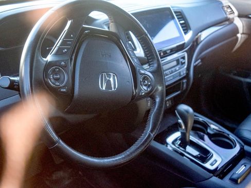 Used 2017 Honda Ridgeline Black Edition image 11