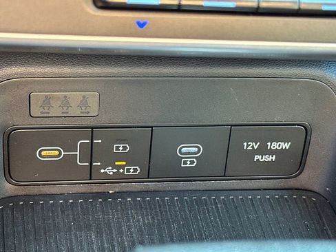 Certified 2025 Hyundai Kona SEL image 32