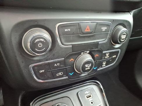 Certified 2020 Jeep Compass Latitude image 18