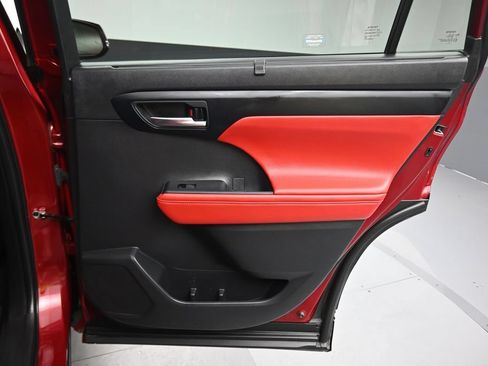 Used 2023 Toyota Highlander XSE FWD image 47