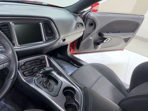 Used 2016 Dodge Challenger R/T image 22