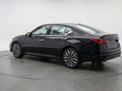 Used 2025 Nissan Altima 2.5 SV image 6