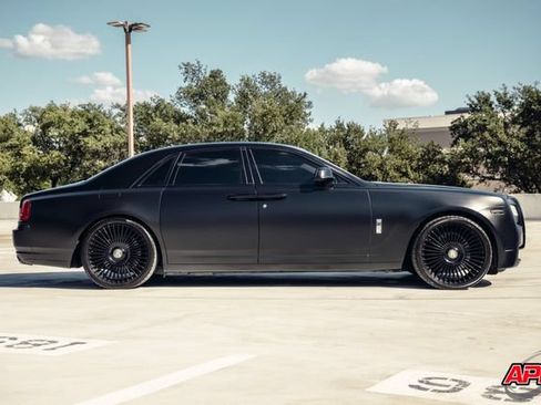 Used 2014 Rolls-Royce Ghost RWD image 34