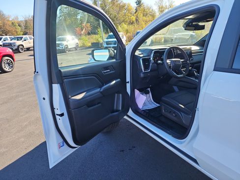 New 2025 GMC Canyon Elevation w/ Convenience Package image 10