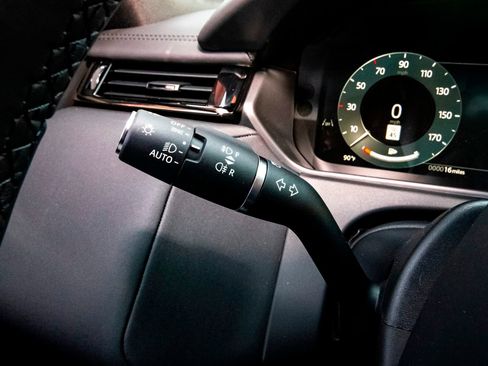 New 2026 Land Rover Range Rover Velar Dynamic SE image 12