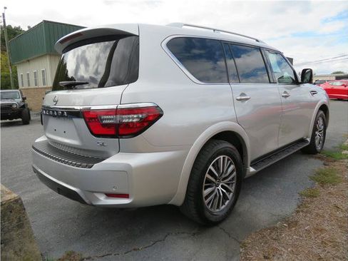 Used 2024 Nissan Armada SL w/ Captain's Chairs Package image 2