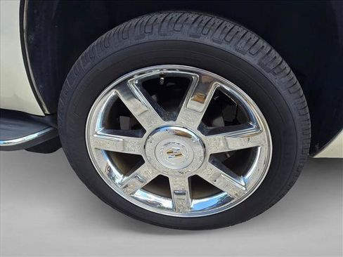 Used 2011 Cadillac Escalade 4WD Hybrid image 8