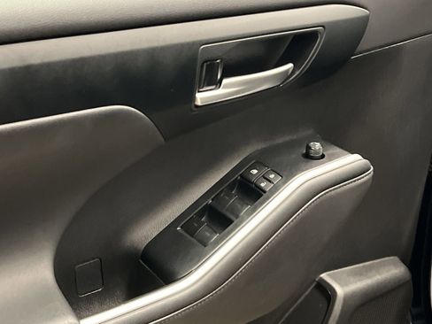 Used 2024 Toyota Highlander XLE image 13