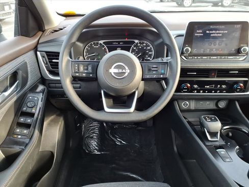 Used 2023 Nissan Rogue SV image 12