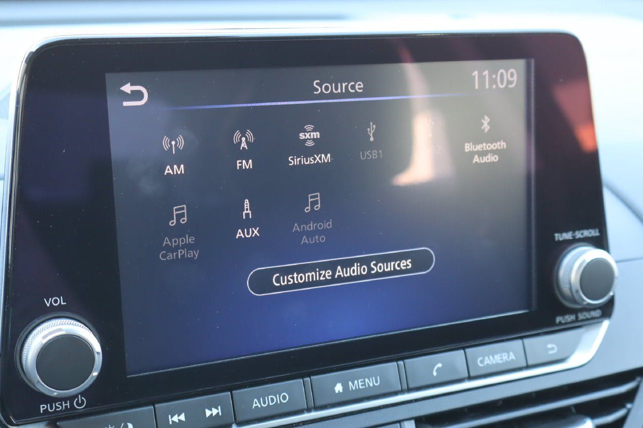 Used 2025 Nissan Altima 2.5 SV FWD image 8