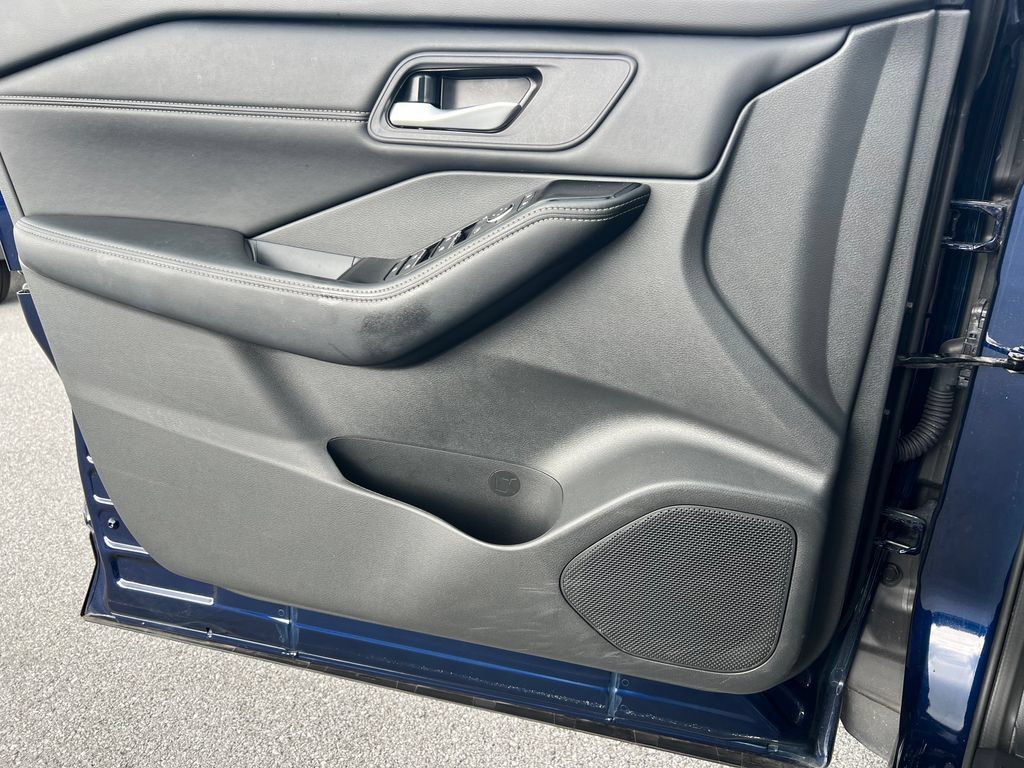Used 2026 Nissan Rogue SL AWD/4WD image 19