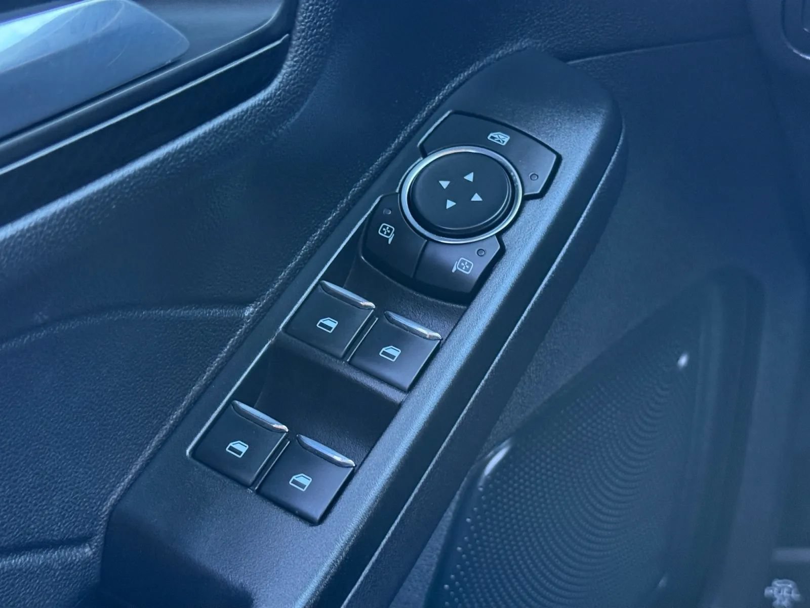 Used 2021 Ford Escape SEL w/ SEL Stealth AWD Package image 40