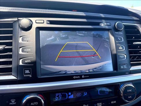 Used 2015 Toyota Highlander Limited Platinum AWD/4WD image 23