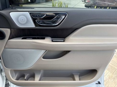 Used 2022 Lincoln Navigator Reserve image 18