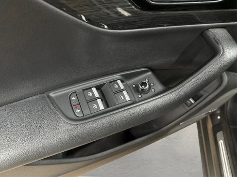 Used 2018 Audi Q7 3.0T Prestige w/ Prestige Package image 32