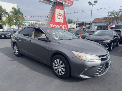 Used 2015 Toyota Camry LE image 2