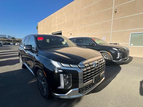 Used 2024 Hyundai Palisade Calligraphy AWD/4WD image 2