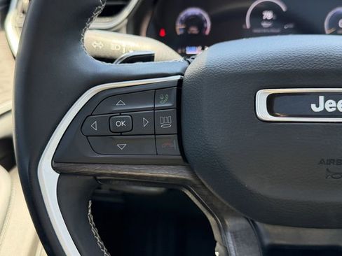 Used 2024 Jeep Grand Cherokee L Limited w/ Black Appearance Package image 22