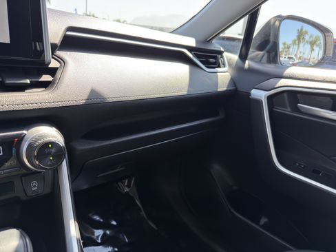Used 2025 Toyota RAV4 XLE FWD image 33