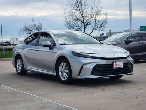 Used 2026 Toyota Camry LE w/ Convenience Package FWD image 2