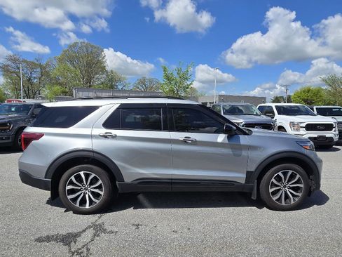 Used 2023 Ford Explorer ST AWD/4WD image 2