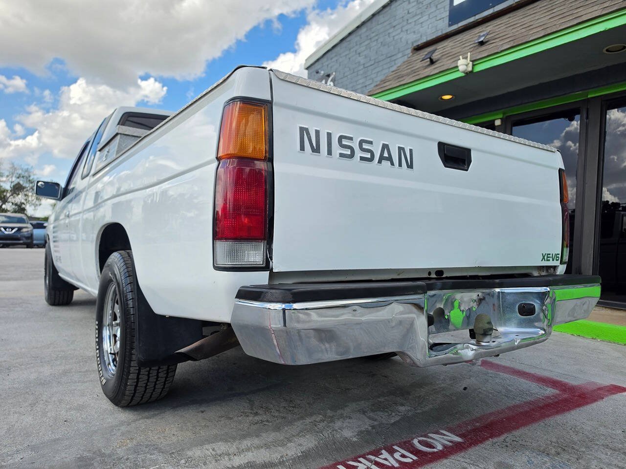 Used 1995 Nissan Pickup XE RWD image 9