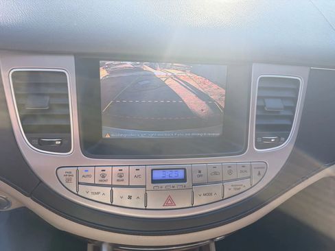 Used 2012 Hyundai Genesis 3.8 w/ Premium Pkg image 18