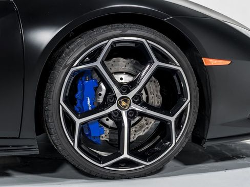 Used 2022 Lamborghini Huracan EVO RWD image 46