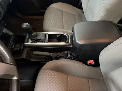 Used 2022 Toyota Tacoma SR5 AWD/4WD image 21